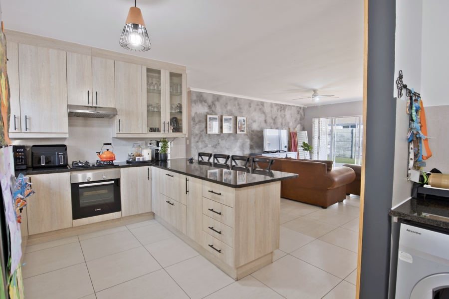 3 Bedroom Property for Sale in Sunningdale Western Cape
